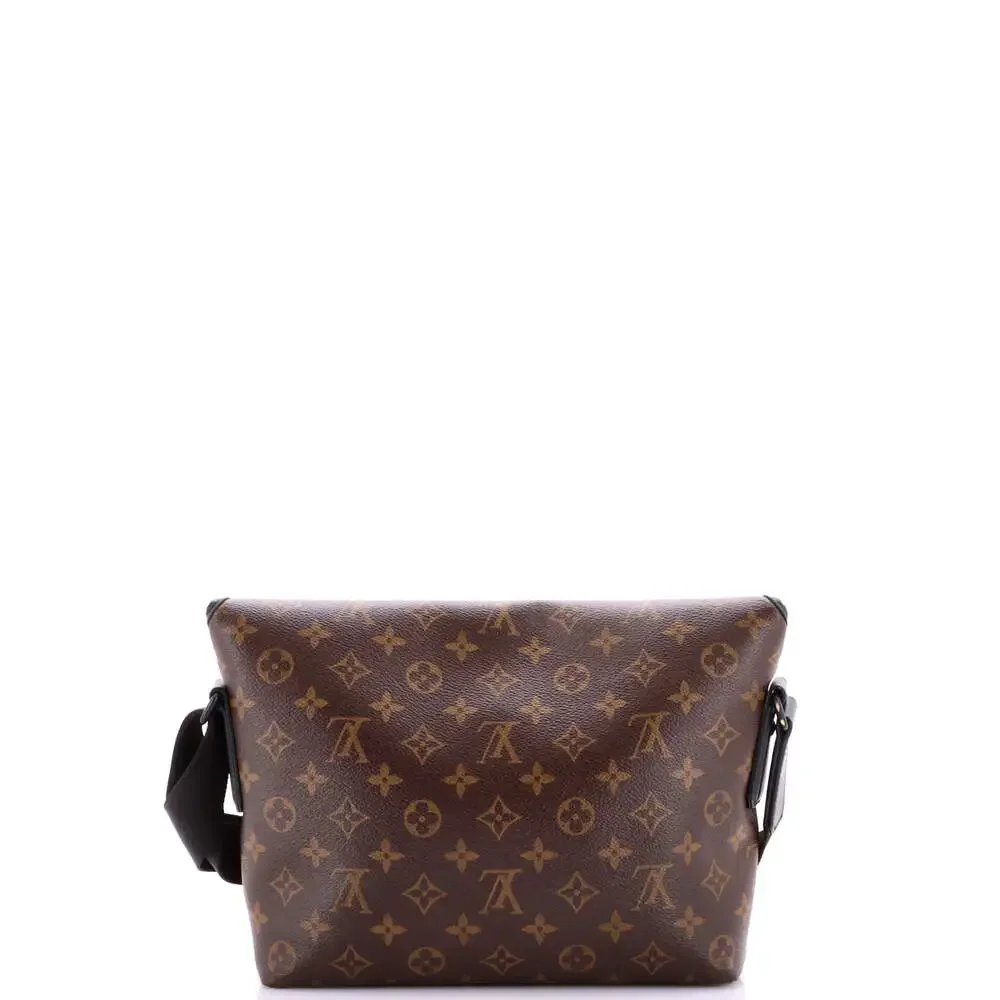 Louis Vuitton Magnetic Messenger Bag #252797L94B - Picture 3 of 9